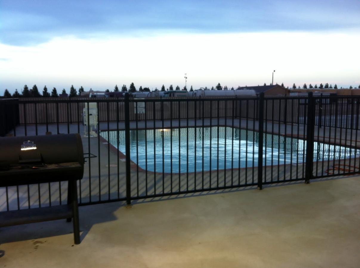Southern Inn And Suites Kermit Bagian luar foto